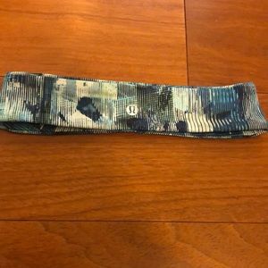 Lululemon blue patterned headband